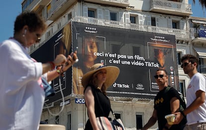 “No es una película, es un vídeo de TikTok”, reza un cartel publicitario de la plataforma china de contenidos durante
el último Festival de Cine de Cannes.