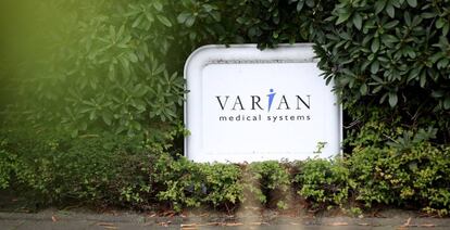 Logo de Varian, en su oficina de Haan (Alemania).