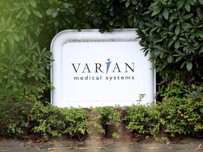 Logo de Varian, en su oficina de Haan (Alemania).