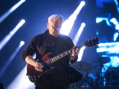 El cantante Bernard Sumner, de New Order, en un concierto reciente en Barcelona. 