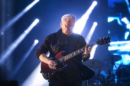 El cantante Bernard Sumner, de New Order, en un concierto reciente en Barcelona. 