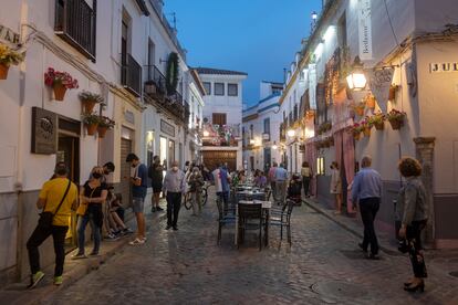 Ambiente en el casco histórico de Córdoba en la noche del viernes 14 de mayo.
