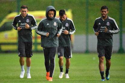 Herrera, Hernández, Lozano y Vela en un entrenamiento.
