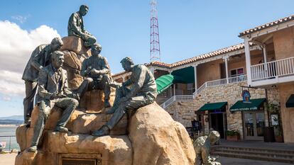 El monumento The Cannery Row, en la plaza Steinbeck de Monterrey.