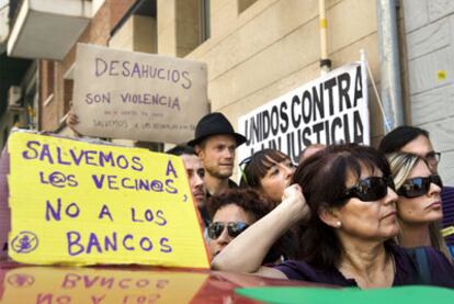 Una manifestación contra un desahucio en L'Hospitalet el pasado 16 de junio.