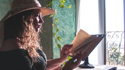 Gracias a sus soportes se pueden colocar tanto libros como apuntes o tabletas. GETTY IMAGES.