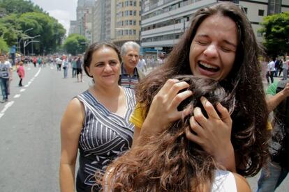 Estudiantes celebran en las calles este viernes.