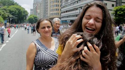 Estudiantes celebran en las calles este viernes.