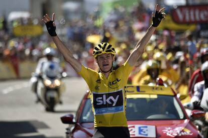 Christopher Froome celebra su victoria en la décima etapa.