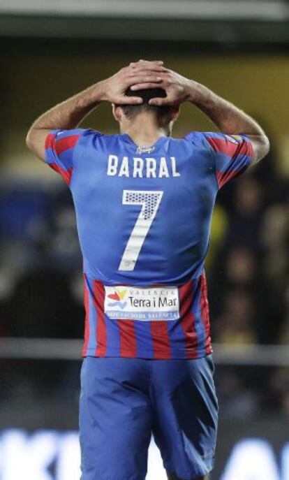 David Barral se lamenta en el encuentro del Levante contra el Villarreal.