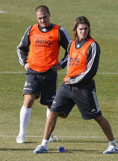 Cannavaro y Gago, durante un entrenamiento en la Ciudad Deportiva de Valdebebas.