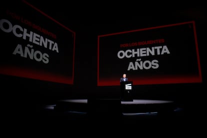 Ted Sarandos en el escenario de MEXAV.