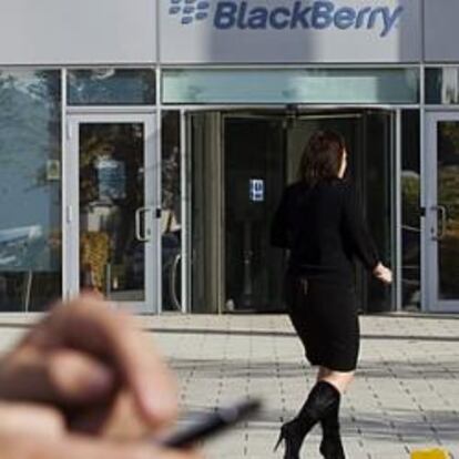 Blackberry negocia cómo compensar a los usuarios por los cortes de servicio