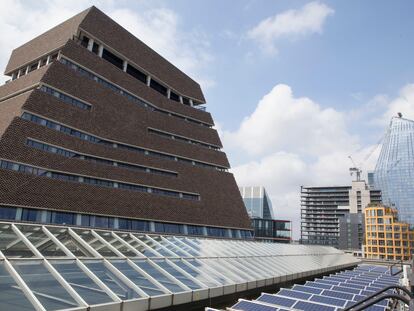 Paneles solares en el tejado de la Tate Modern de Londres, el pasado 13 de julio.