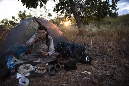 Sarah Marquis, en su expedición de supervivencia en Australia.