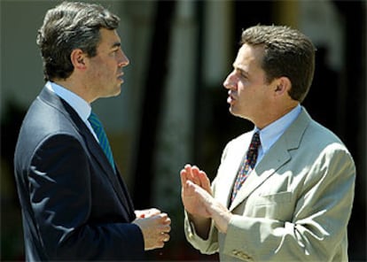 Los entonces ministros del Interior de España, Ángel Acebes, y Francia, Nicolas Sarkozy, en Jerez en 2003.