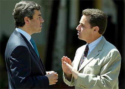 Los entonces ministros del Interior de España, Ángel Acebes, y Francia, Nicolas Sarkozy, en Jerez en 2003.