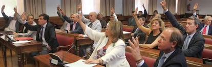 Reunión en el Senado sobre la reforma de la Constitución aprobada por el Congreso de los Diputados.