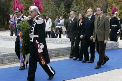 El alcalde Alberto Ruiz-Gallardón (derecha) y a su lado el ex regidor de Nueva York Rudolph Giuliani, en el acto en el Retiro.