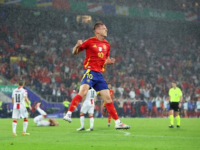 Dani Olmo celebra su gol en la victoria de España ante Georgia.