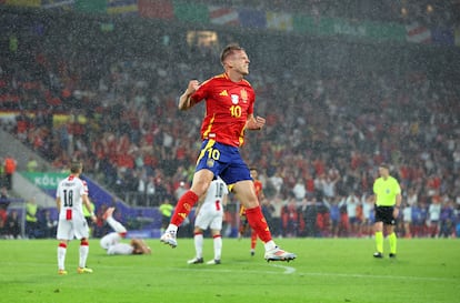 Dani Olmo celebra el 4-1 definitivo, entre España y Georgia.