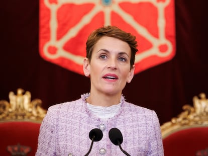 La presidenta de Navarra, María Chivite, durante su intervención tras entregar en Pamplona el Premio Berdinna 2025 a la magistrada Esther Erice.