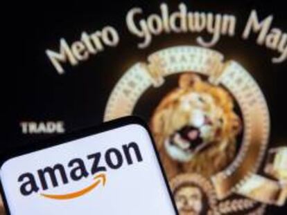 El logo de Amazon con el de MGM.