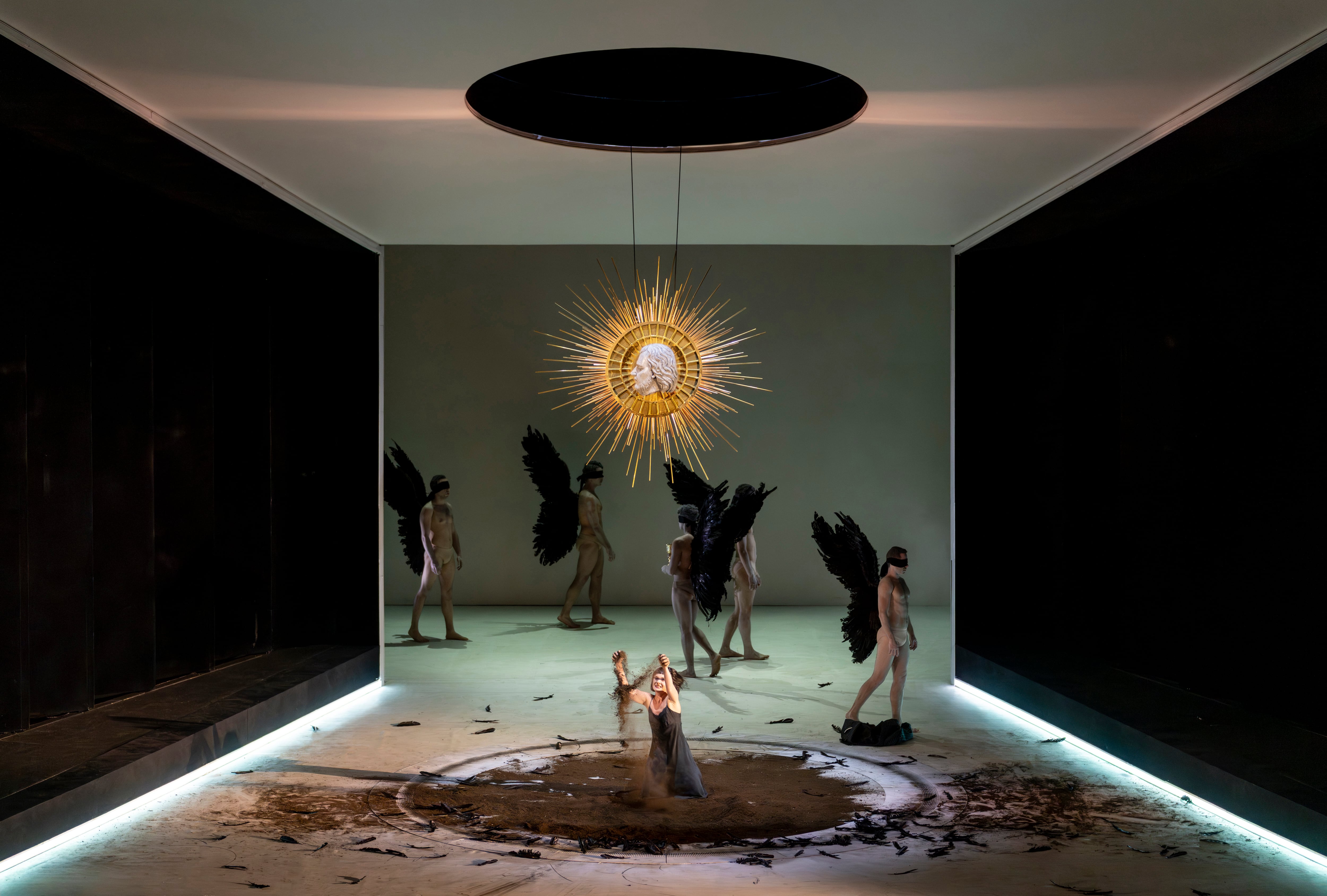 La soprano Vida Miknevičiūtė, durante la escena final de ‘Salome’, de Richard Strauss, el 25 de abril en el Palau de Les Arts.