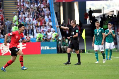 Son celebra el primer gol de Corea ante Alemania.