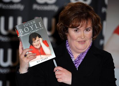 Susan Boyle la cantante escocesa revela en su libro autobiográfico, The woman I was born to be (La mujer que nací para ser), que sufrió maltrato y acoso en su época escolar, pero sobrevivió gracias a la música.