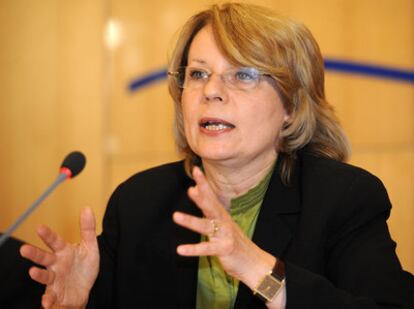 La senadora (ministra) de Sanidad de Hamburgo, Cornelia Prüfer Storcks, durante una rueda de prensa hoy en Hamburgo