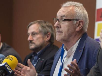 El coordinador general de IU, Cayo Lara, junto al candidato de IU a las Elecciones Europeas, Willy Meyer, en un acto de campaña, esta semana.