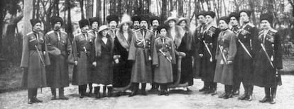 El zar Nicolás II y familia, antes de su abdicación el 2 de marzo de 1917.
