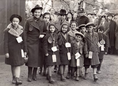 Llegada de niños judíos refugiados a Londres en 1939. Una tradición británica perdida.