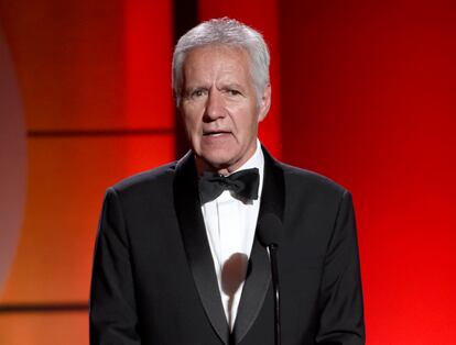 Alex Trebek durante la ceremonia de los Emmy de 2017, en Los Ángeles