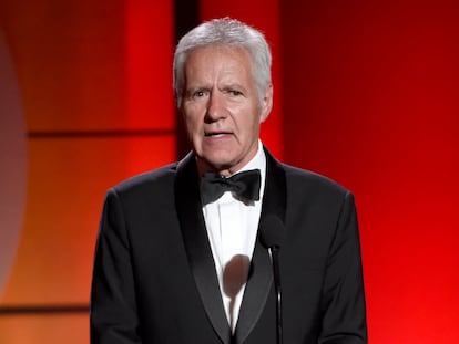 Alex Trebek durante la ceremonia de los Emmy de 2017, en Los Ángeles