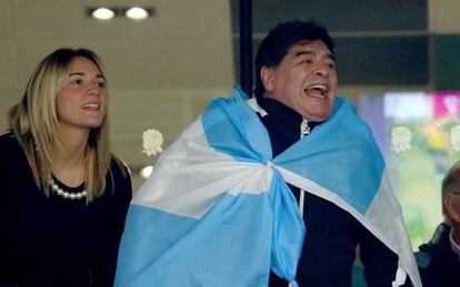 El astro argentino de futbol durante el partido de la selección argentina de rugby.