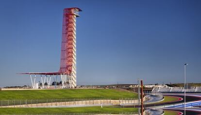 Vista de la torre de Mir&oacute; y Rivera en el circuito de Austin (Texas).