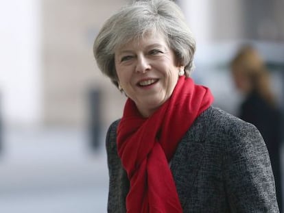 Theresa May estudiará un pacto comercial con EE UU