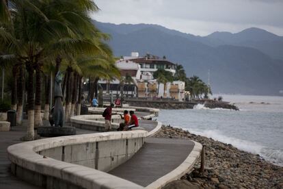 A Puerto Vallarta, un enclavament turístic del Pacífic mexicà, s'han començat a obrir establiments.