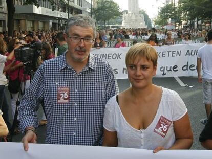 Los secretarios de ELA y LAB, Adolfo Muñoz y Ainhoa Etxaide, en la manifetación de Bilbao.