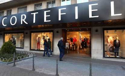 Fachada de una tienda de la cadena Cortefiel en Madrid.