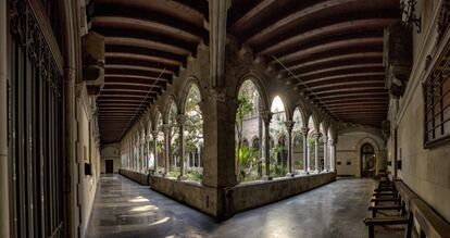 El claustre del vell monestir de Jonqueres, al carrer Llúria de l'Eixample.