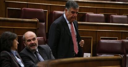 Manuel Chaves y Jose Antonio Viera, en el Congreso.