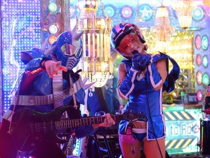 Uno de los espectáculos del Robot Restaurant, en el barrio de Shinjuku, en Tokio.