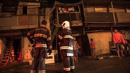 Incêndio na comunidade Levanta Saia, zona sul de São Paulo, no dia 25 de novembro