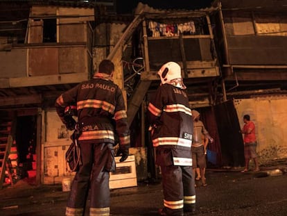 Incêndio na comunidade Levanta Saia, zona sul de São Paulo, no dia 25 de novembro