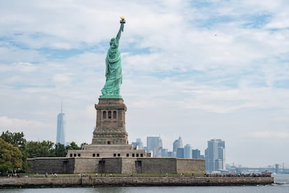 La estatua de la Libertad vista desde el barco.