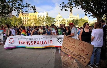 Concentración en repulsa de la agresión transfóbica.