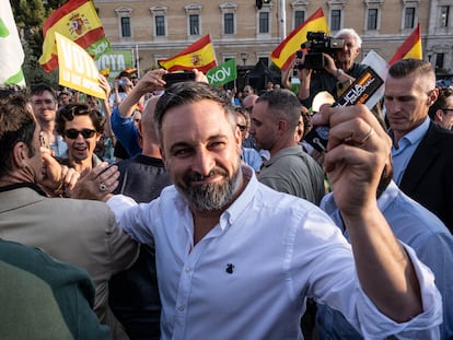 Santiago Abascal durante el cierre de campaña de Vox, el viernes en la madrileña plaza de Colón.